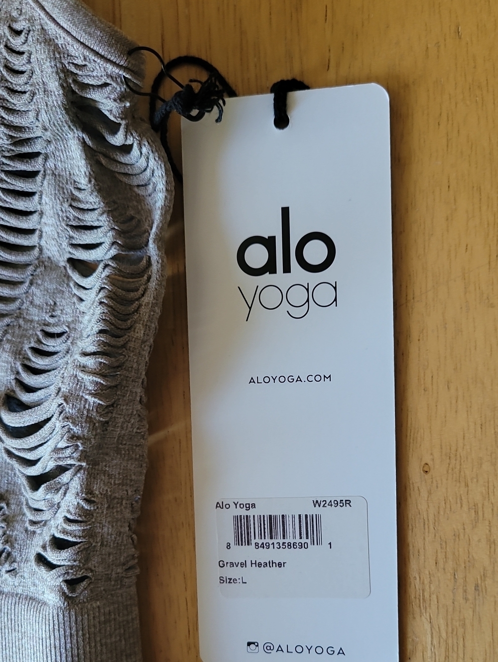 ALO Yoga Vixen Fitted Yoga Crop Tank Top - Picture 6 of 10
